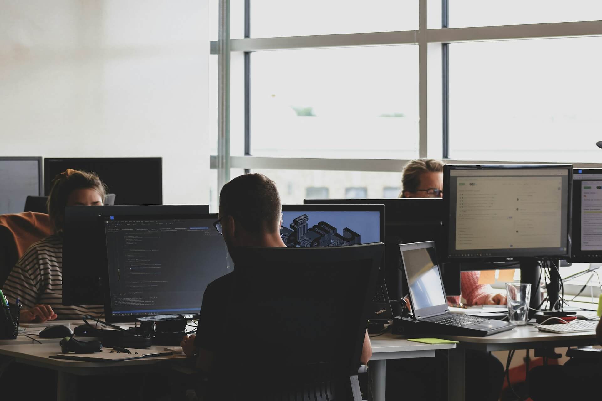 Mejora la eficiencia laboral con software